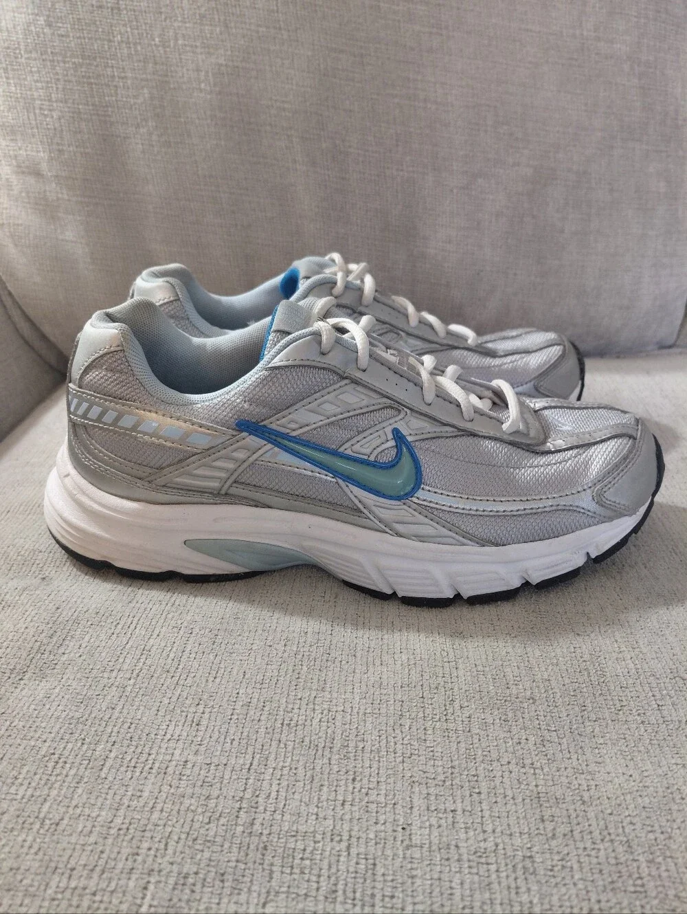 Nike Women's Initiator Silver with Light Blue Accent Running Sneakers